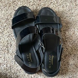 💛 Black Platform Sandals